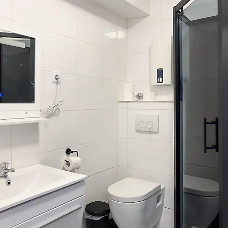 T&k Near Messe Fair Trade Duesseldorf Und Airport 1a *